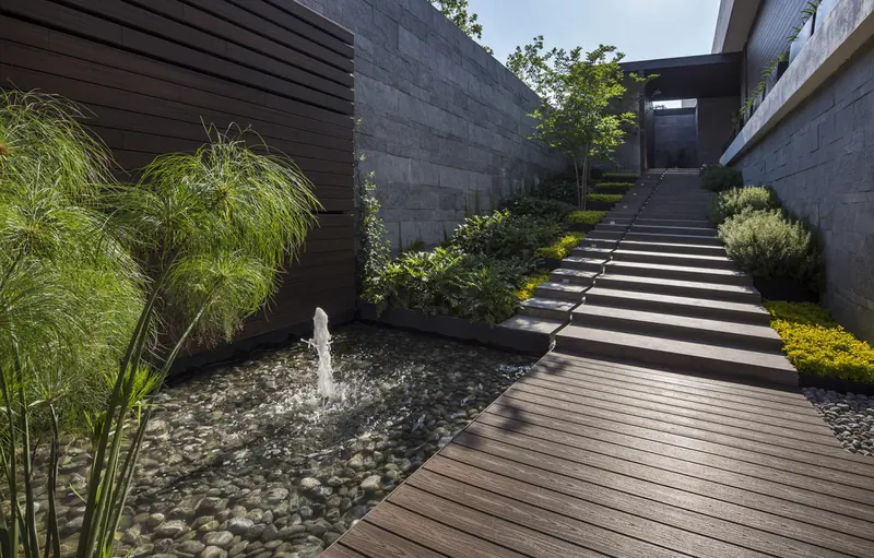Skybridge Commercial Tower - project photo 3